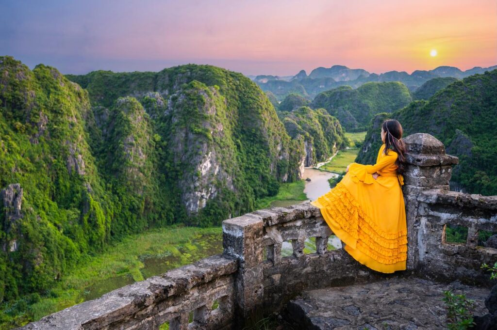 Hanoi - Bai Dinh - Trang An 1 Day Tour