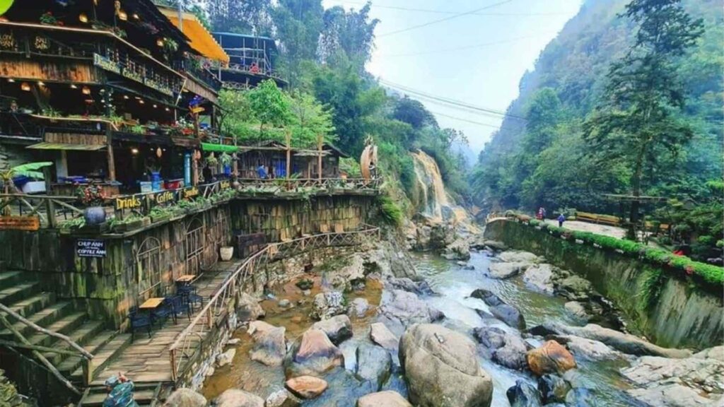 Hanoi - Sapa - Catcat - Fansipan - Glass brigde - Lonely Tree - Silver Waterfall - Moana 3 Days 2 Nights